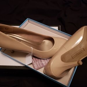 Nude patent pumps